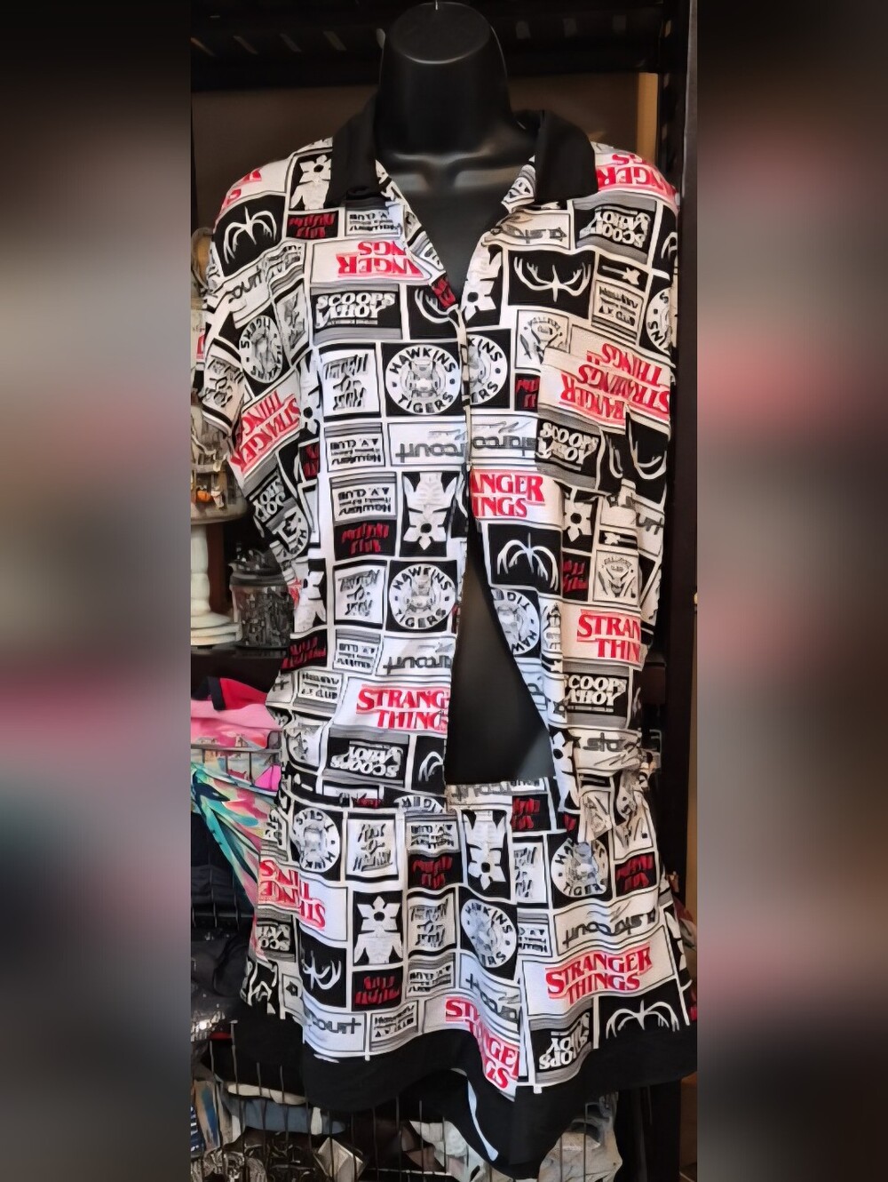 Netflix Stranger Things 2 Piece Pajama Set Shorts Pockets Size Large NWOT